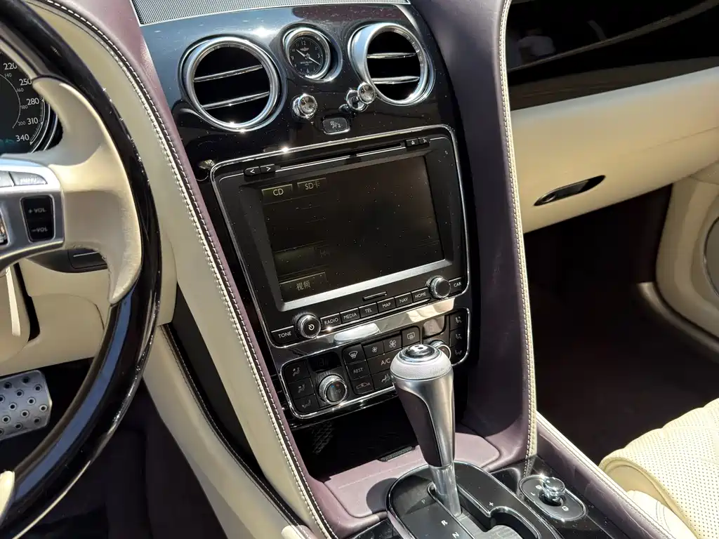 Bentley Flying Spur 2018 — фото 13