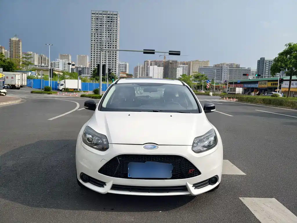 Ford Focus 2014 — фото 2