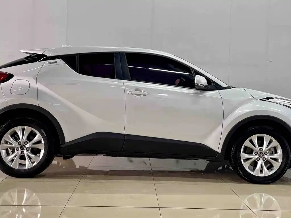 Toyota IZOA 2022 — фото 4