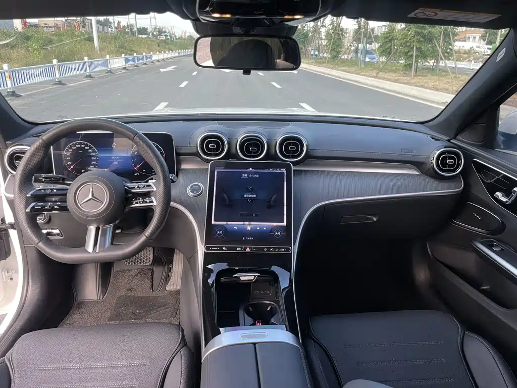 Mercedes-Benz C-Class 2023 — фото 10