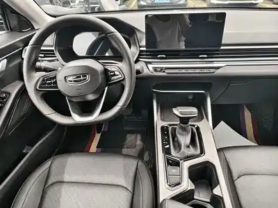 Geely Emgrand 2022