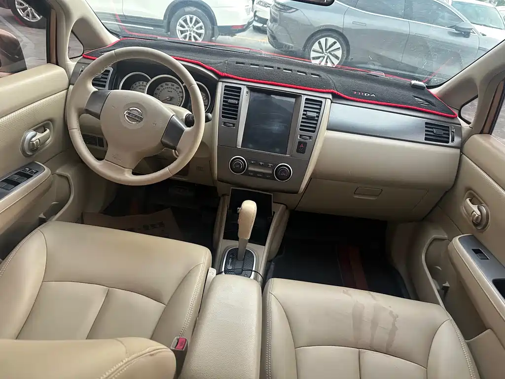 Nissan Tiida 2010