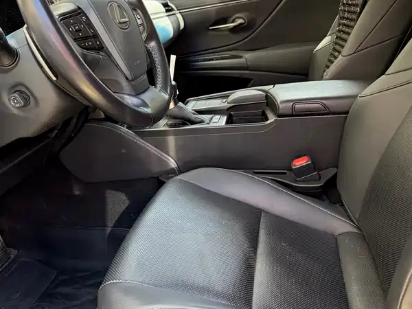 Lexus ES 2021