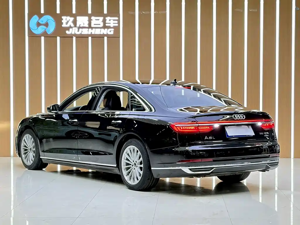 Audi A8 2022 — фото 19