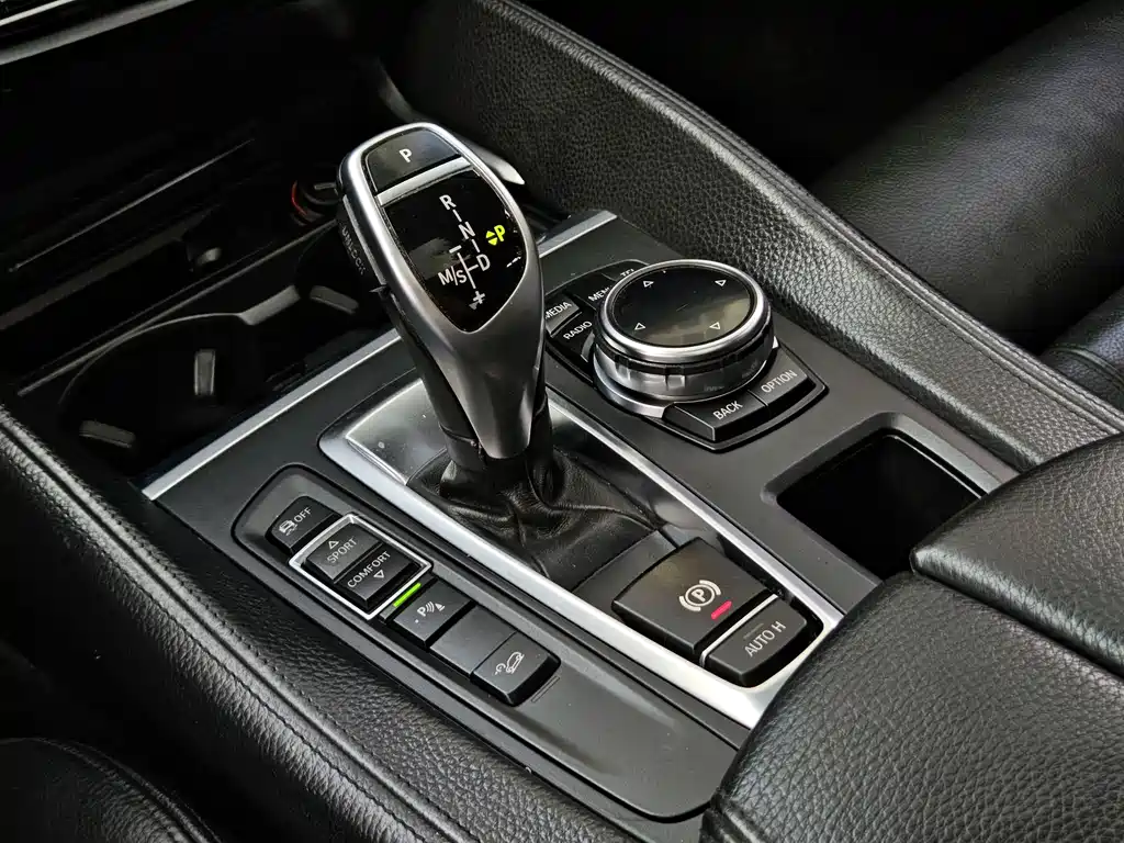 BMW X6 2015 — фото 25