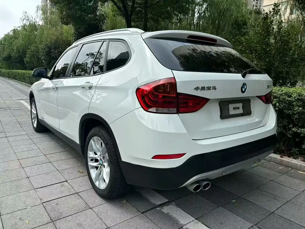 BMW X1 2015 — фото 8