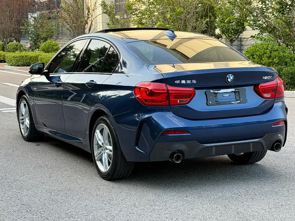 BMW 1 Series 2022 — фото 17