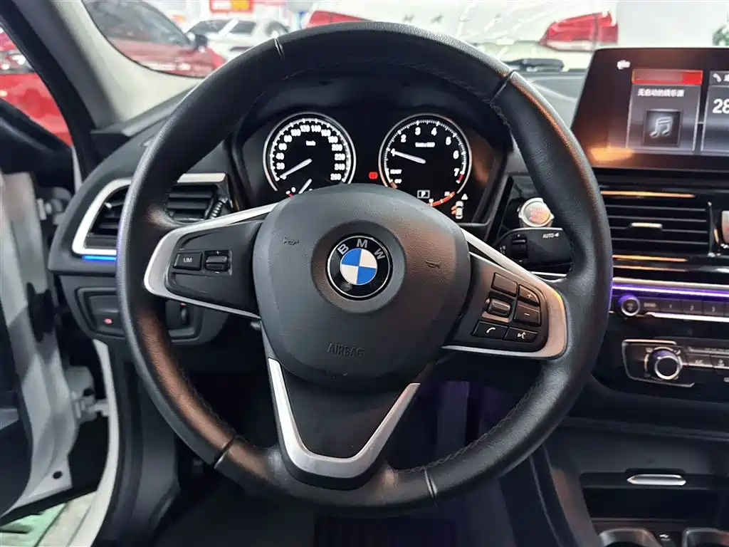 BMW 1 Series 2022 — фото 12