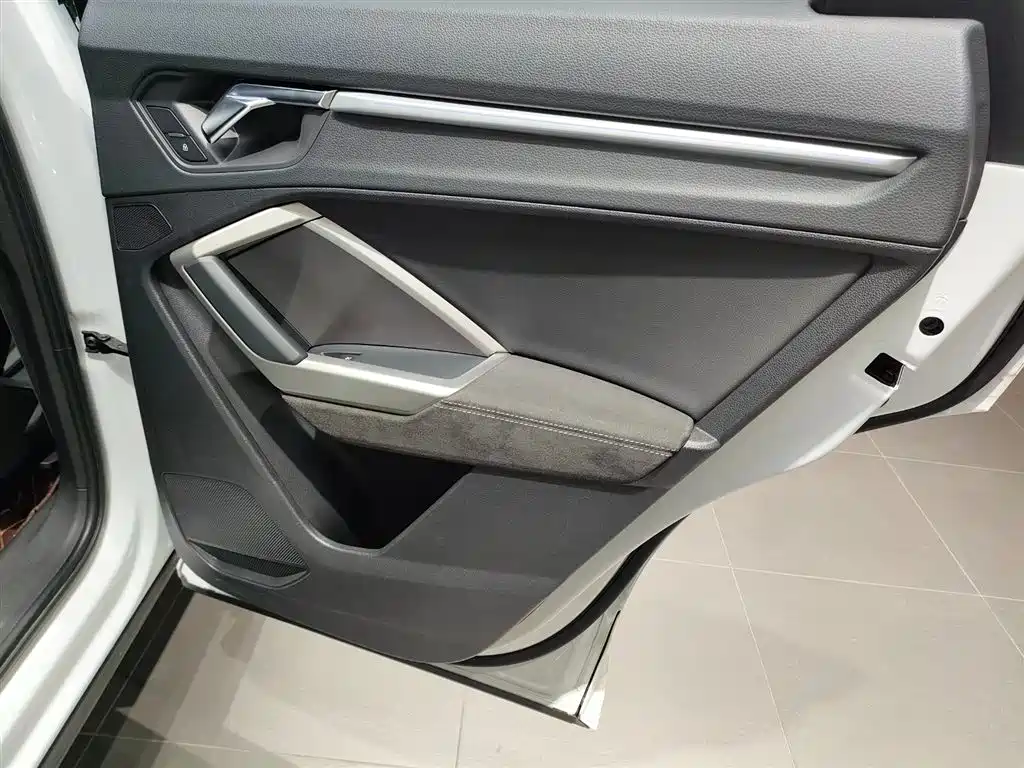 Audi Q3 2019 — фото 26