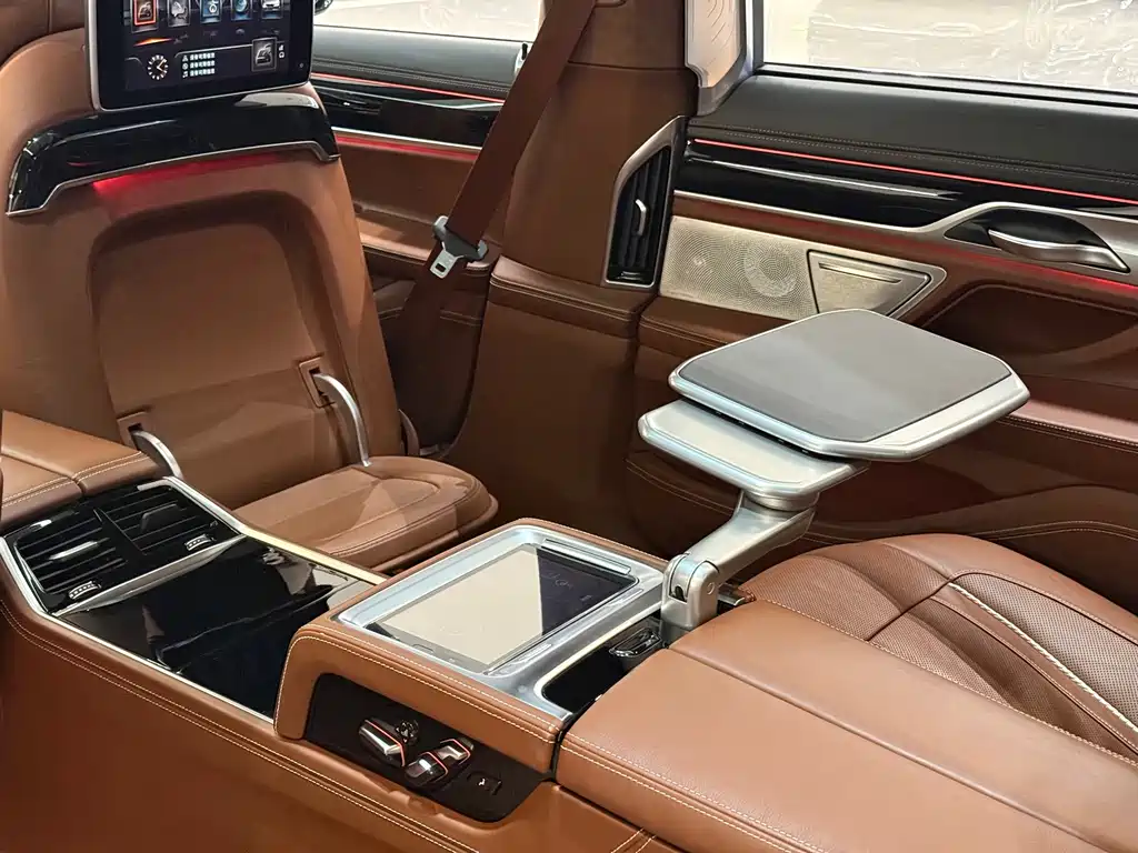BMW 7 Series 2018 — фото 11