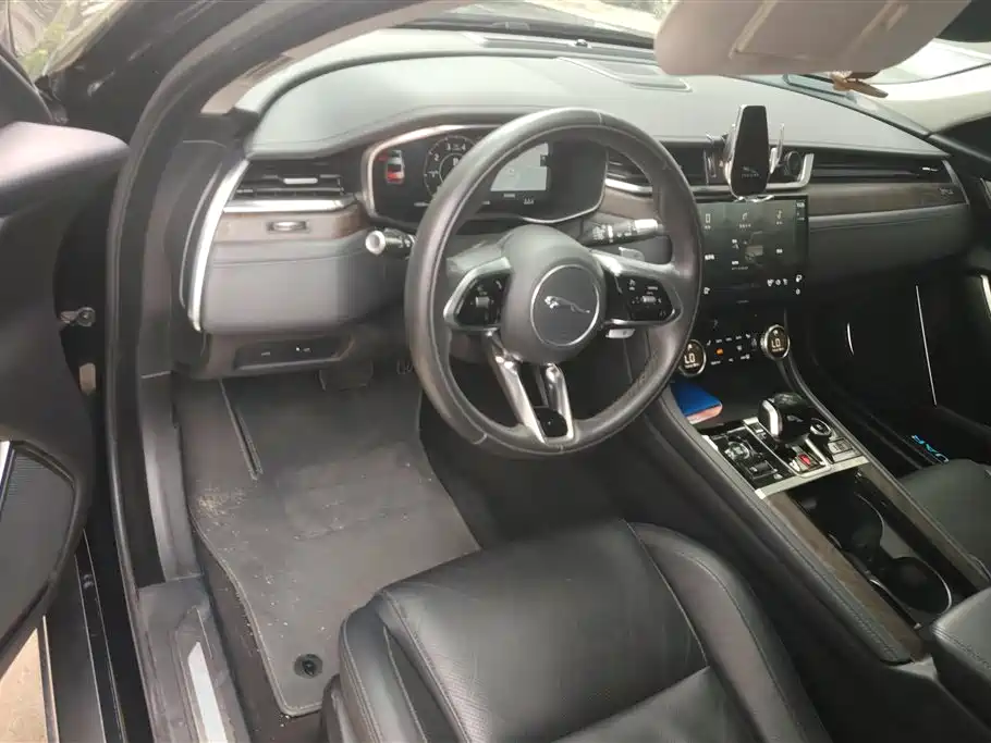 Jaguar XFL 2022 — фото 12