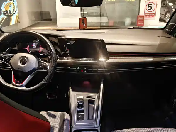 Volkswagen Golf GTI 2021