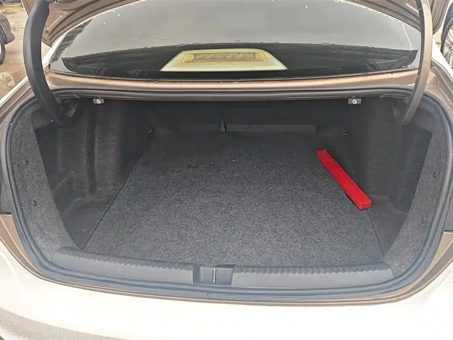Volkswagen Sagitar 2013