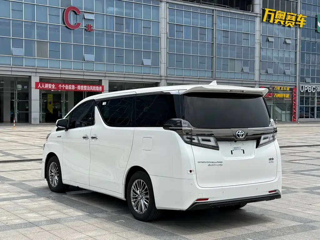 Toyota Vellfire 2023 — фото 3