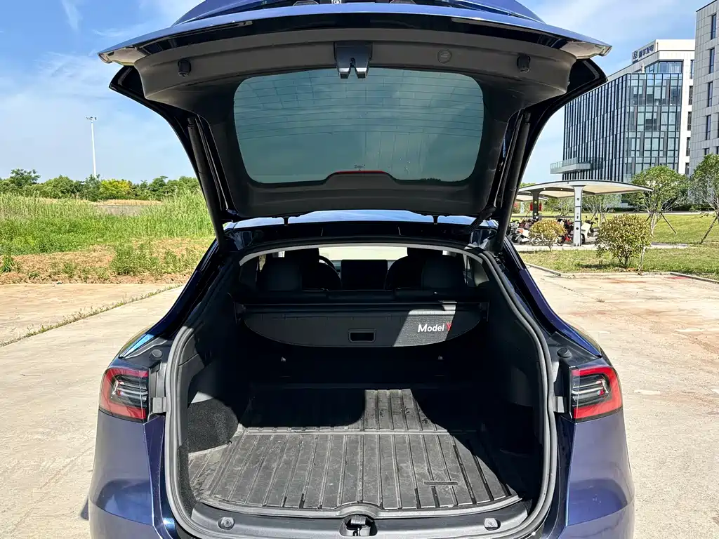 Tesla Model Y 2022 — фото 25