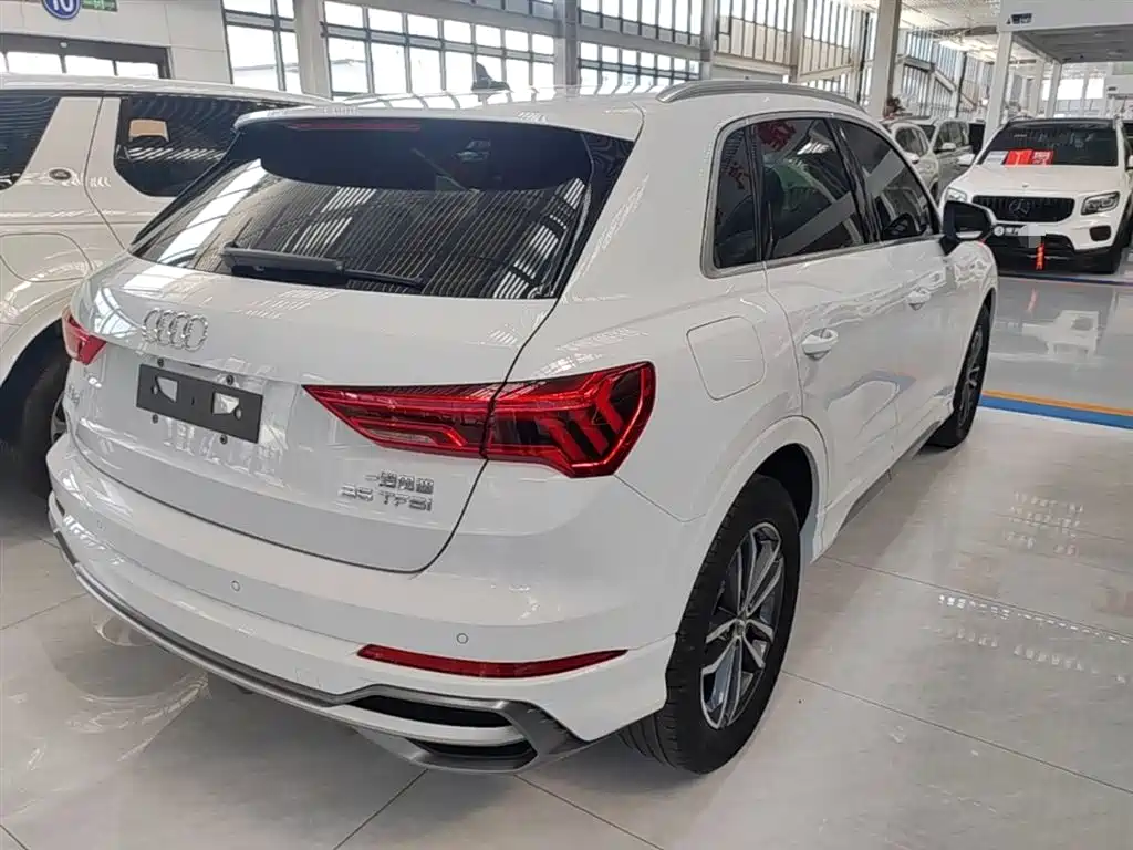 Audi Q3 2020 — фото 7