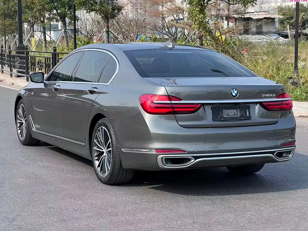BMW 7 Series 2018 — фото 10
