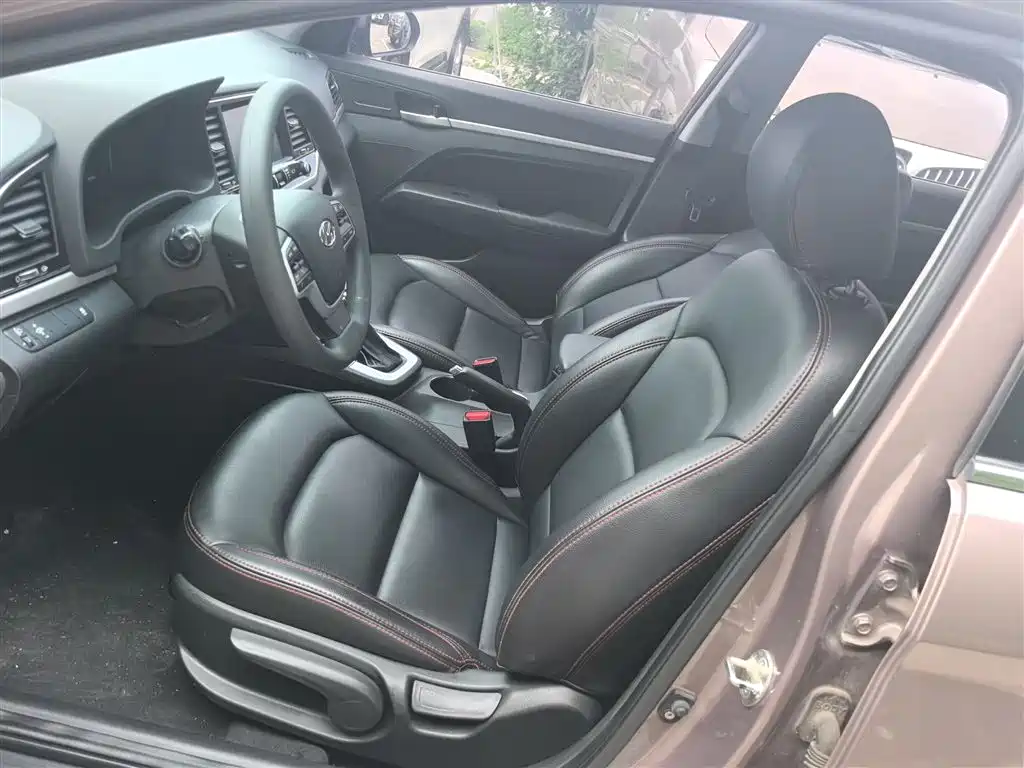 Hyundai Elantra 2018 — фото 11