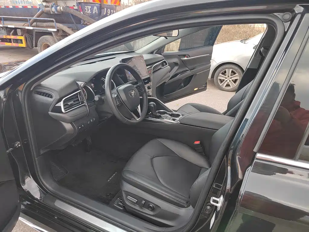 Toyota Camry 2023 — фото 16