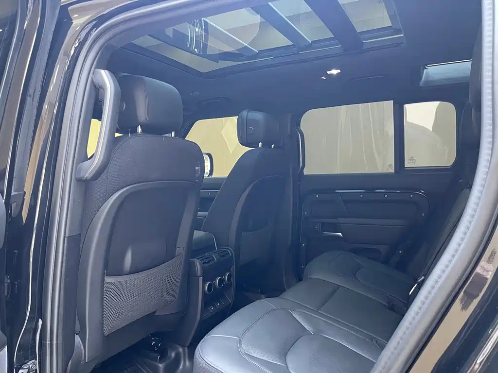 Land Rover Defender 2025 — фото 12