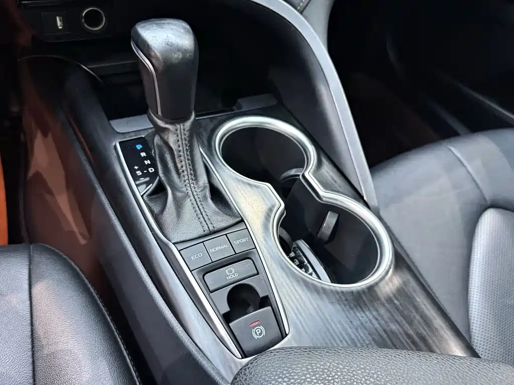 Toyota Camry 2022 — фото 15