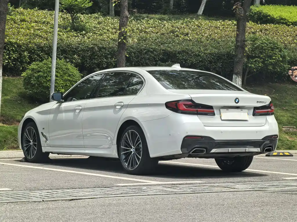 BMW 5 Series 2023 — фото 13