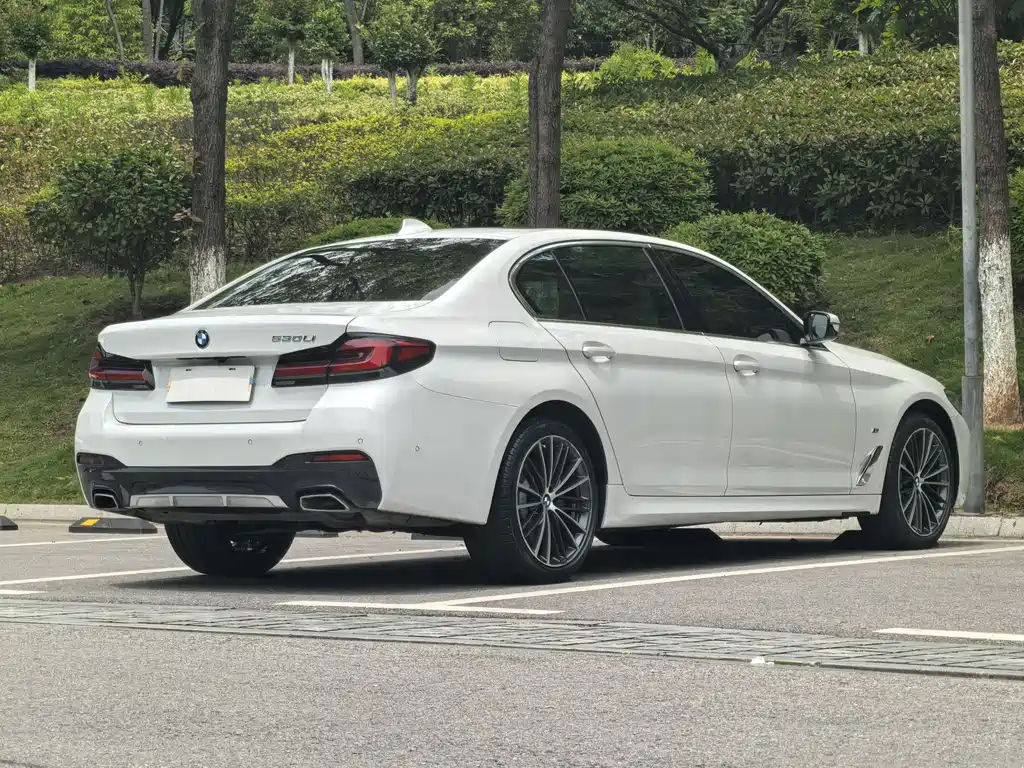 BMW 5 Series 2023 — фото 15