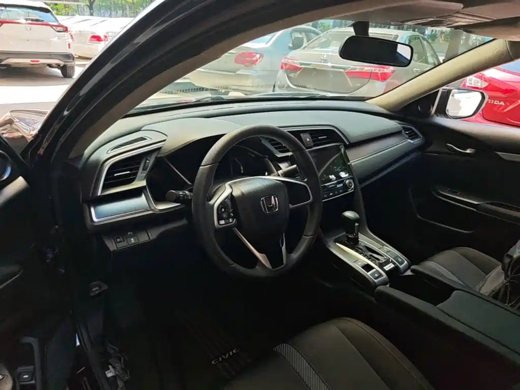 Honda Civic 2017 — фото 10