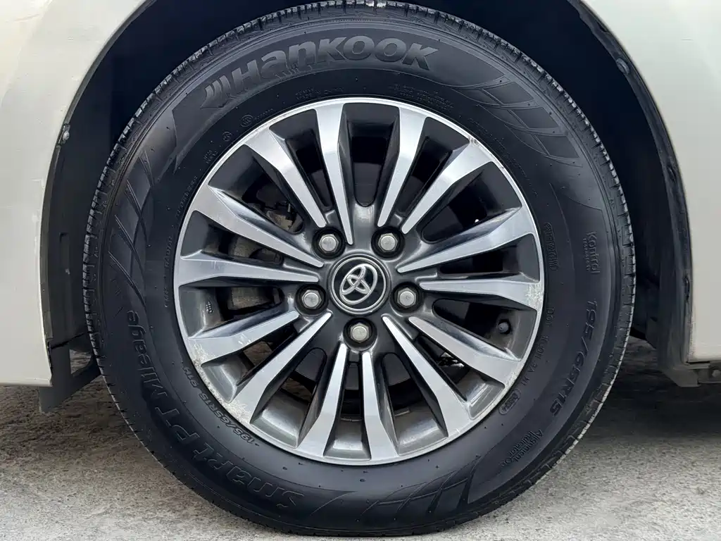 Toyota Corolla 2018 — фото 16