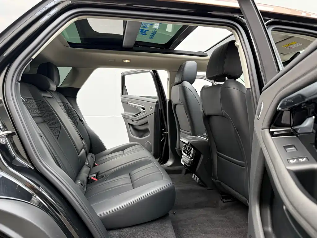 Land Rover Evoque 2023 — фото 10