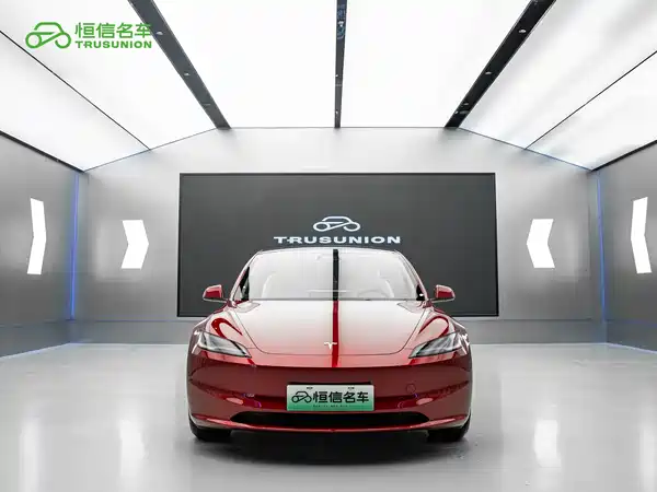 Tesla Model 3 2025