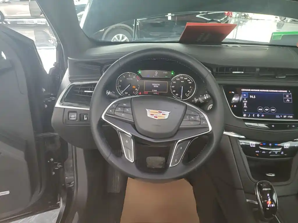 Cadillac XT5 2021 — фото 11
