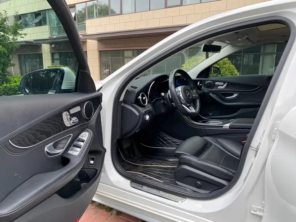 Mercedes-Benz C-Class 2020
