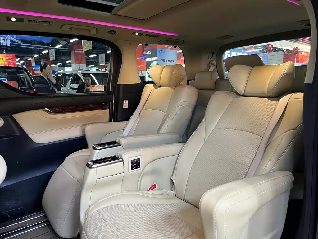 Toyota Alphard 2019 — фото 10