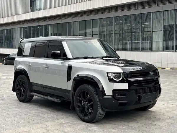 Land Rover Defender 2021