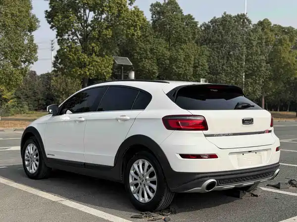 Qoros 3 2016
