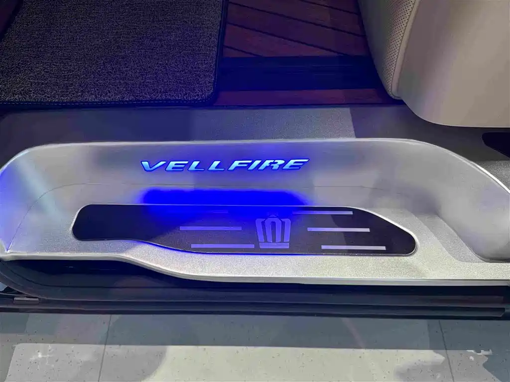 Toyota Vellfire 2022 — фото 26