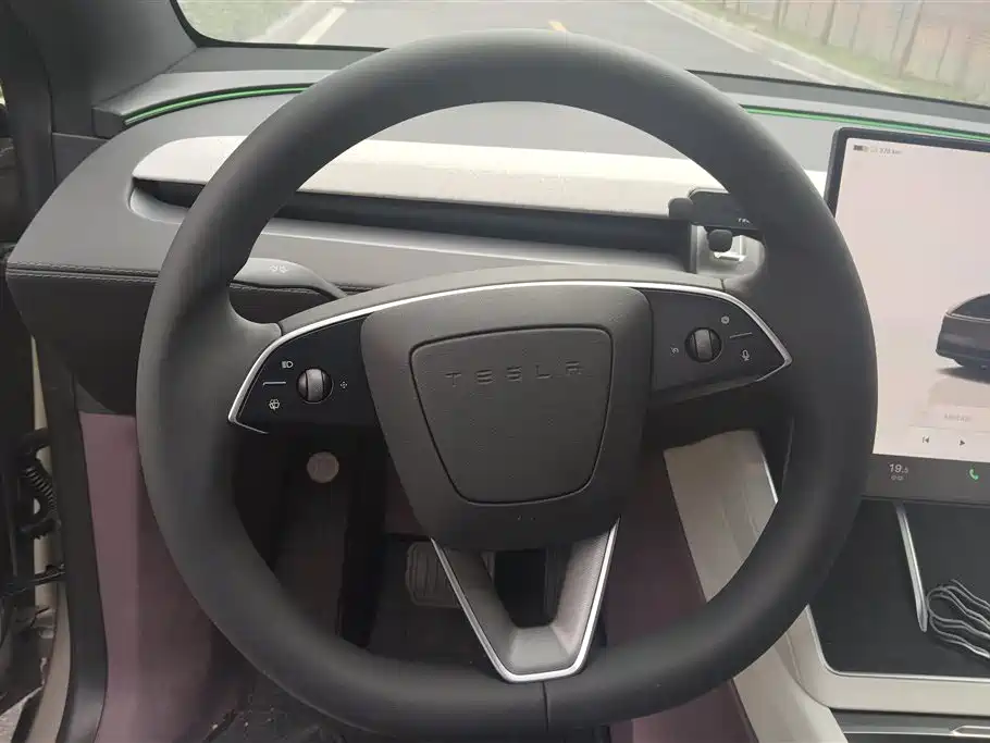 Tesla Model Y L 2025 — фото 15
