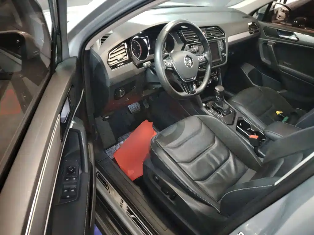 Volkswagen Tiguan L 2017 — фото 12