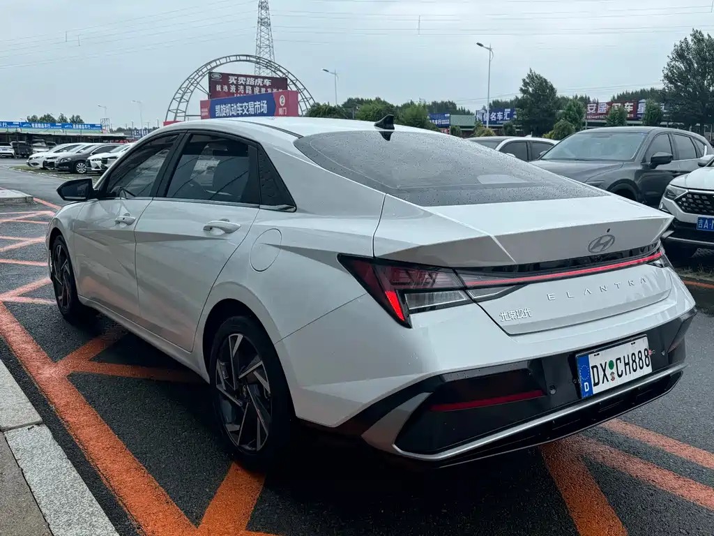 Hyundai Elantra 2023