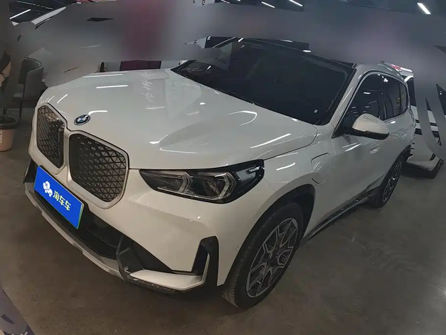 BMW iX1 2025