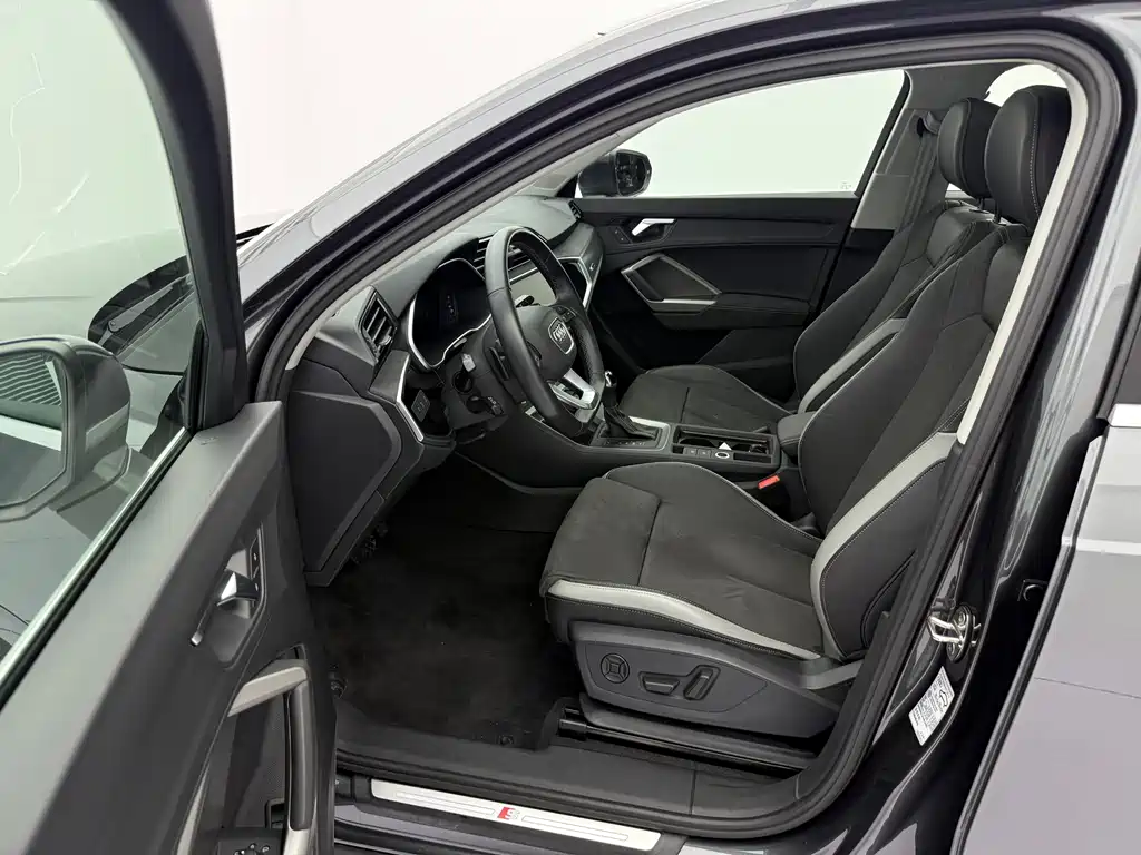 Audi Q3 2023 — фото 19