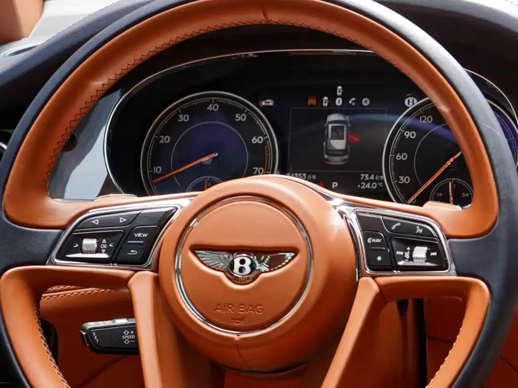 Bentley Bentayga 2017 — фото 17