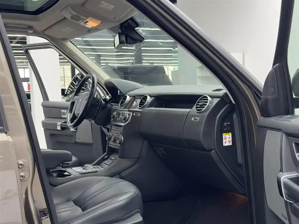 Land Rover Discovery 2015 — фото 8