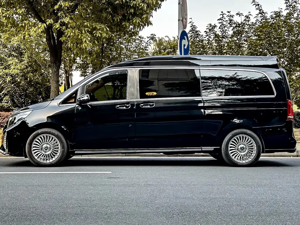 Mercedes-Benz V-Class 2024 — фото 37