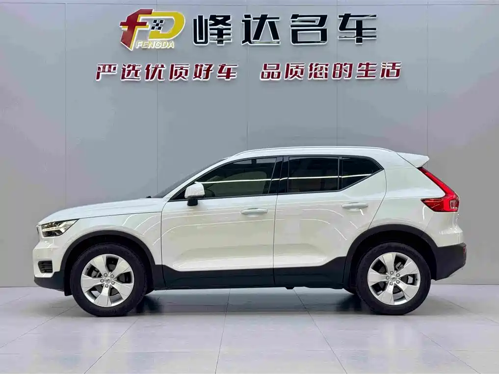 Volvo XC40 2021 — фото 2