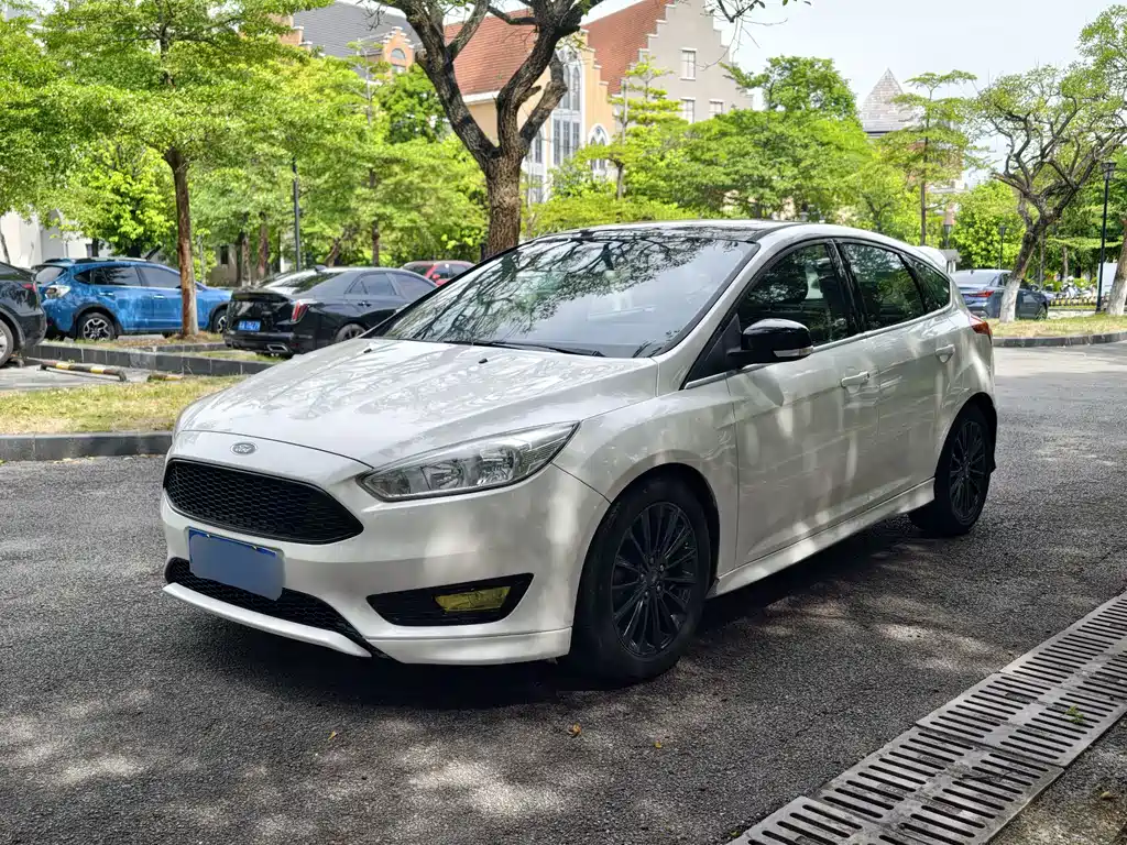 Ford Focus 2017 — фото 1