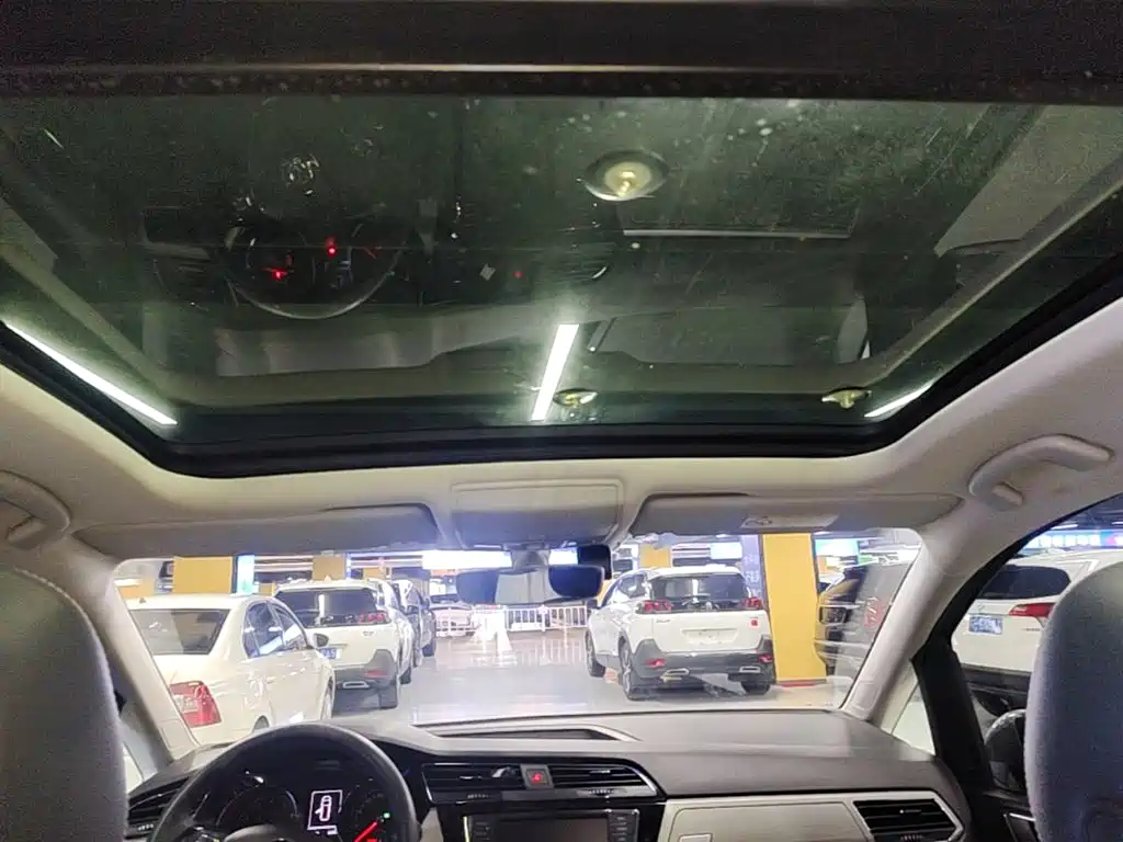 Volkswagen Touran 2019 — фото 18