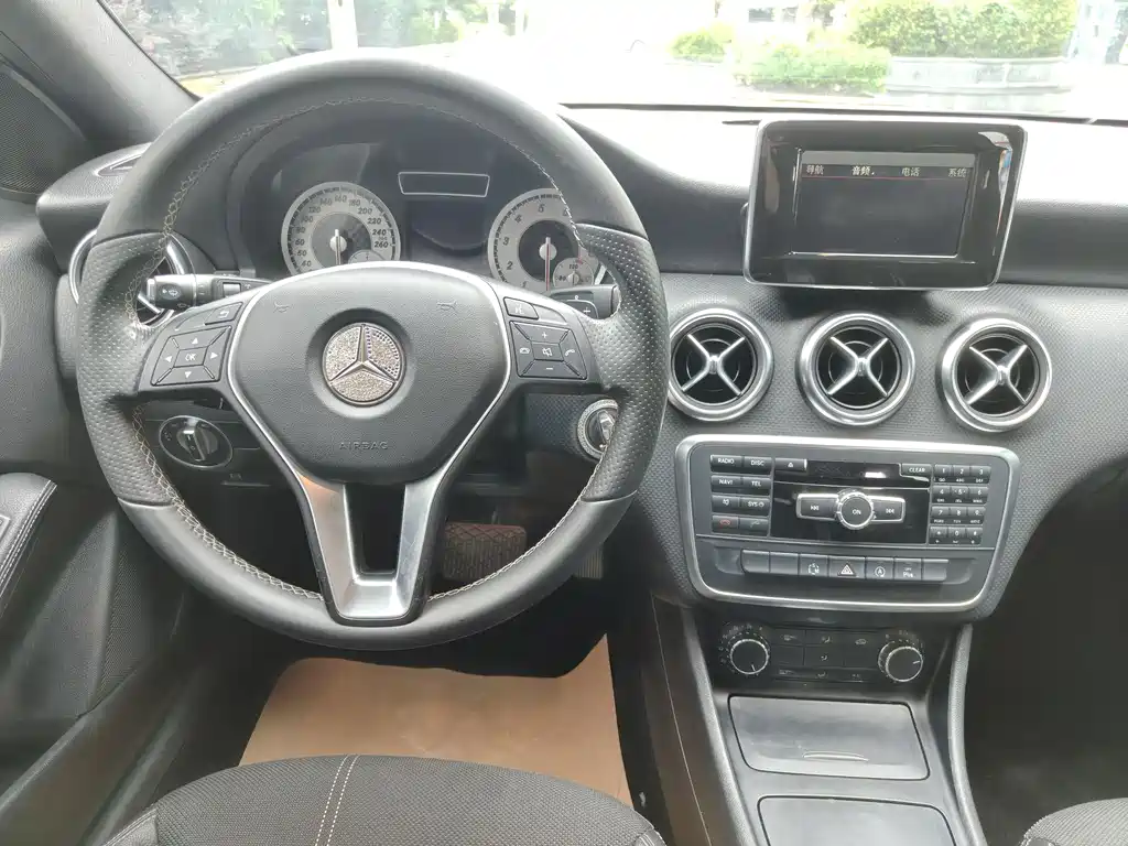 Mercedes-Benz A-Class 2015 — фото 20