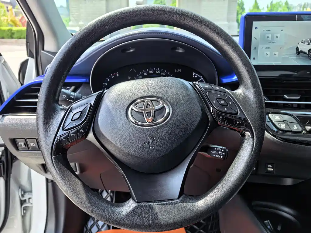 Toyota C-HR 2023 — фото 8